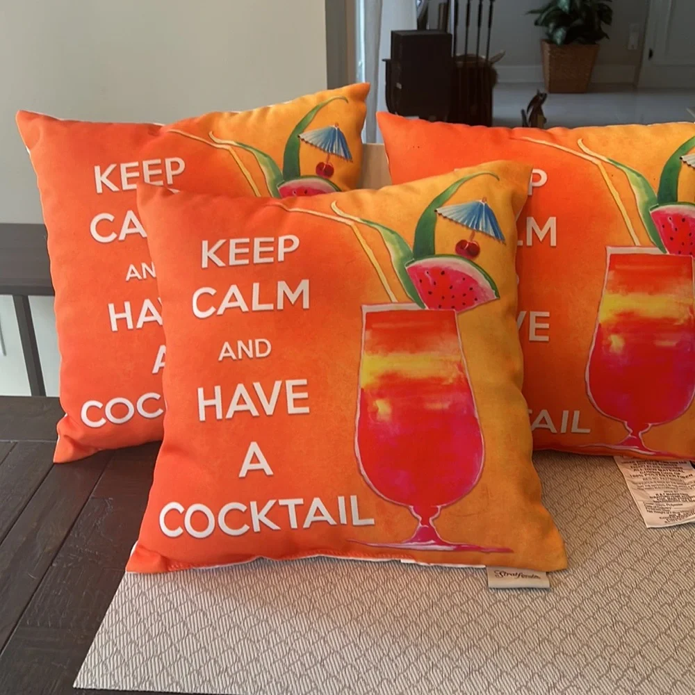 “Keep calm and have a Cocktail” Throw Pillow - Picture 2 of 5